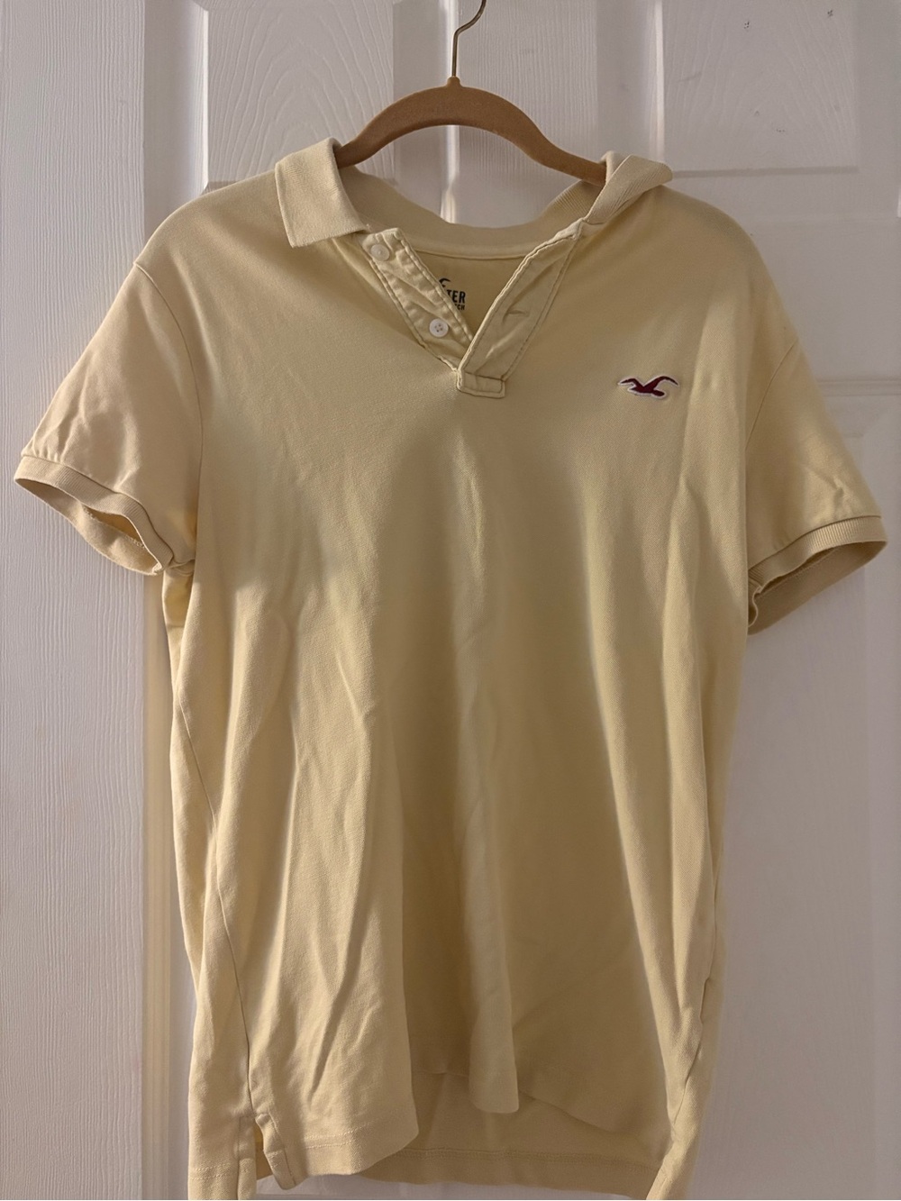 Hollister Men's Light Yellow Polo with Embroidered Logo
